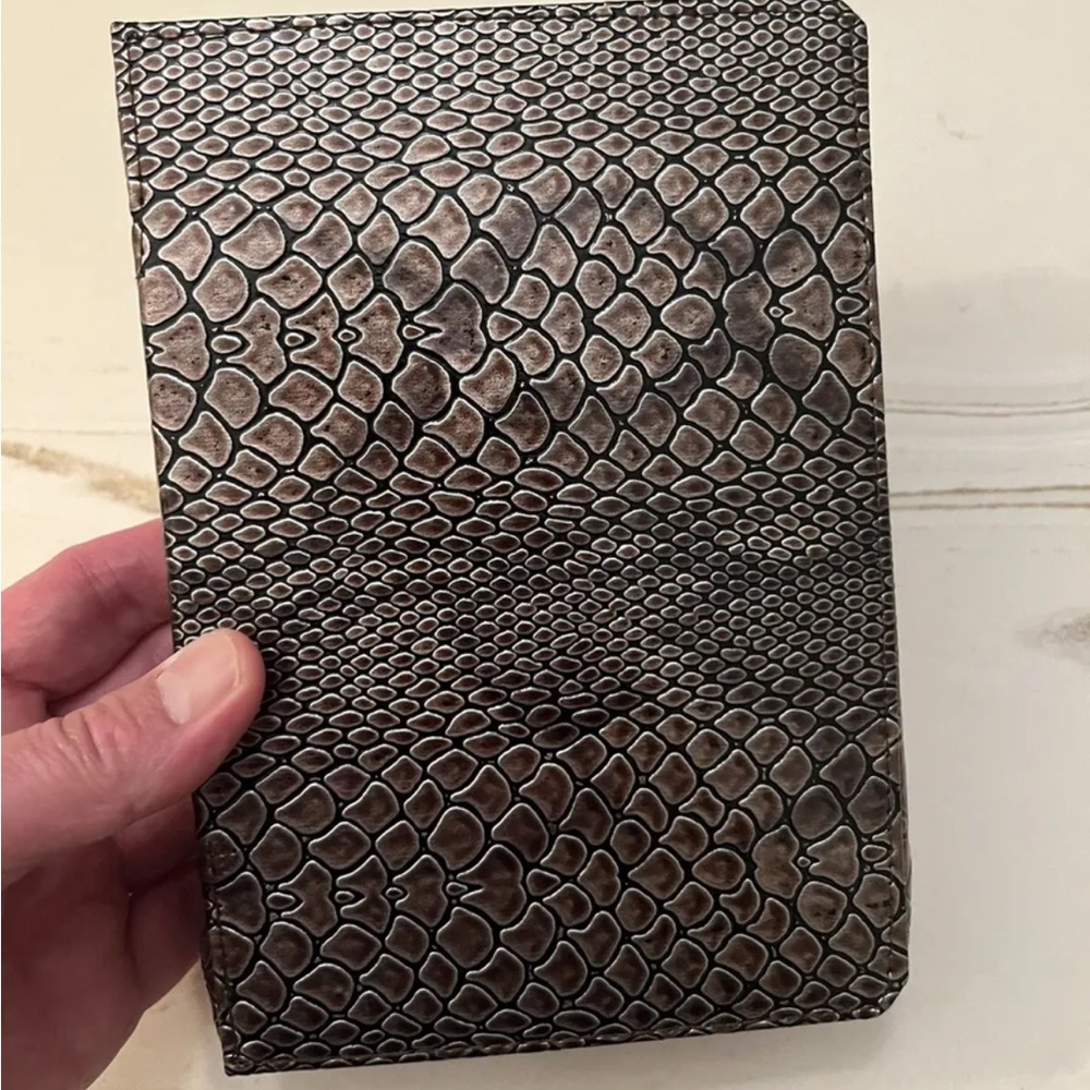 NEW WORLD TRANSLATION BIBLE, COVER, SNAKESKIN PRINT, Jehovah’s Witness Gifts